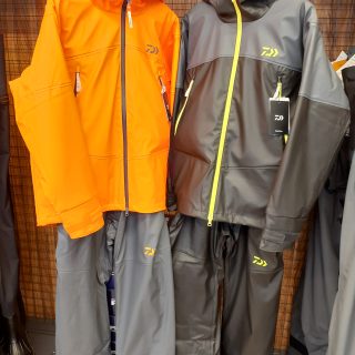新製品入荷しました！ダイワ『PUオーシャンウィンタースーツ』