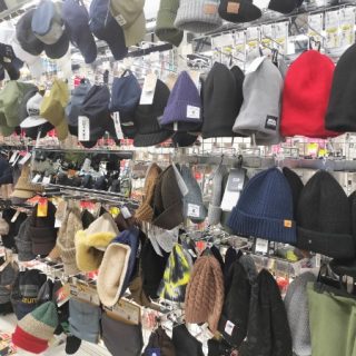 【　防寒用品　並んでおります！　】